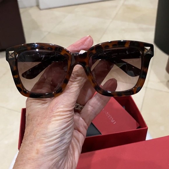 COPY - Valentino sunglasses
